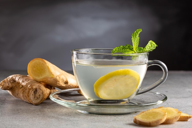 Té de jengibre con limón siciliano y menta