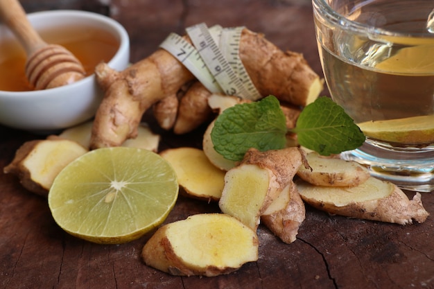 Té de jengibre con miel limón