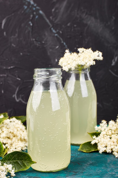 Té de kombucha con flor de saúco