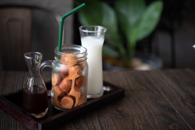 Té con leche cubo nuevo tipo.