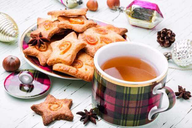 Té navideño con galleta