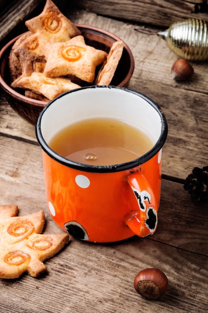 Té navideño con galleta