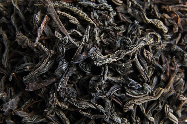 Té negro con hojas secas sueltas