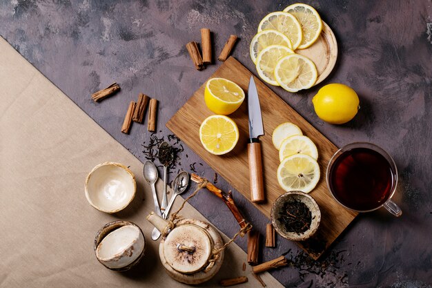 Foto té negro en vaso de vidrio