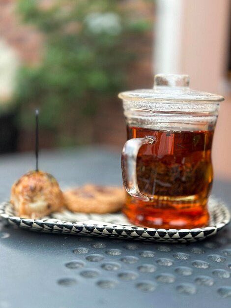 Té tradicional iraní en la cafetería.