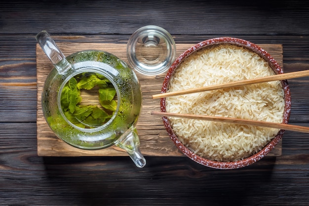 Foto té verde chino tradicional de diferentes fermentaciones y arroces.