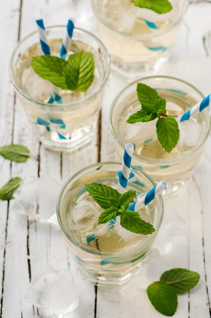 Té verde helado con menta