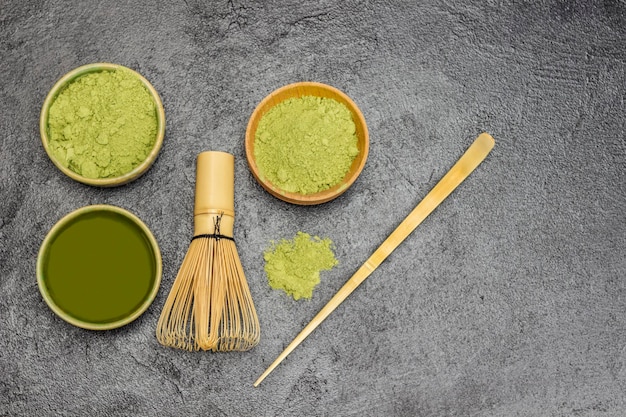 Té verde matcha y polvo de matcha Batidor de bambú y cuchara dosificadora