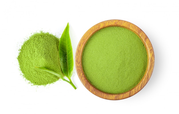 Té verde matcha en polvo en un recipiente aislado