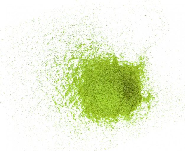 Té verde matcha powdwer en blanco