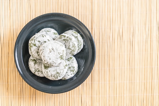 té verde mochi con frijol rojo