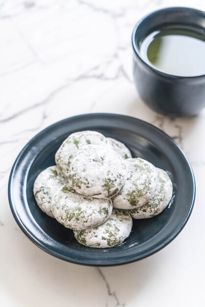 té verde mochi con frijol rojo