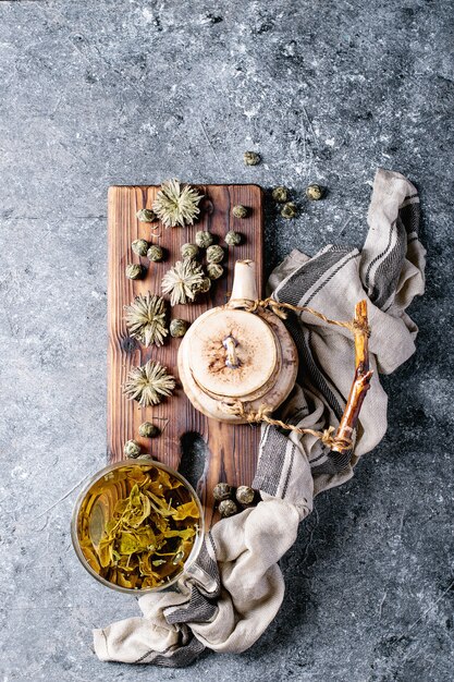 Té verde con tetera de cerámica