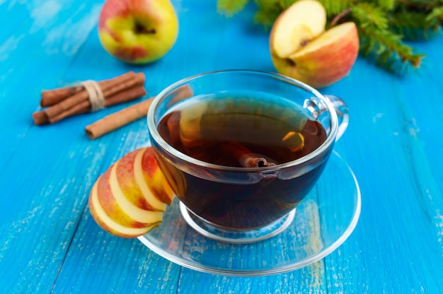 Té vitamínico de invierno con manzana y canela