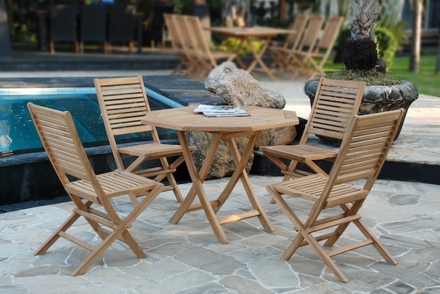 Teak Gartenmöbel Set mit Klappstühlen und sechseckigem Tisch