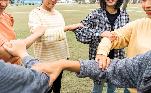 Team Hands Empatía Confianza Asociación de socios crecer conectar socio comercial e integración de conexión concepto de puesta en marcha Empatía trabajo en equipo Team Volunter caridad FaithHand unirse al servicio empresarial