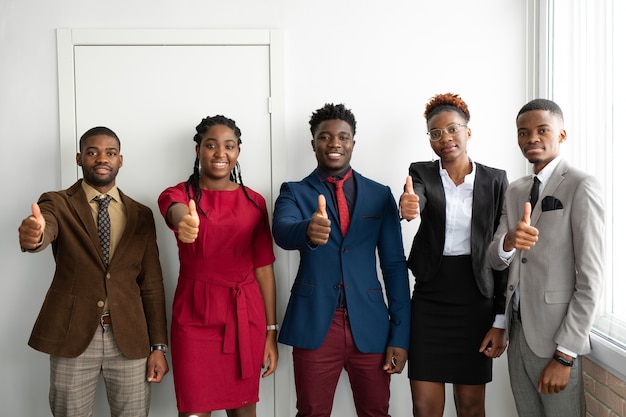 Team junger Afrikaner im Büro