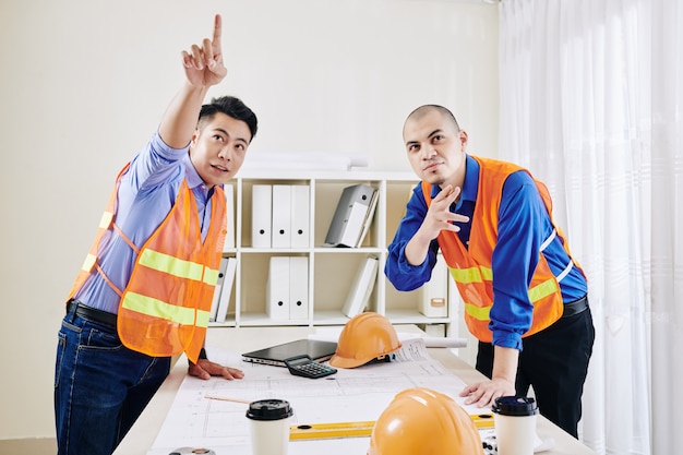 Team von Ingenieuren im Büro