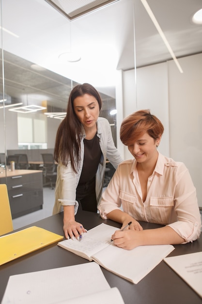 Teambesprechung im Büro