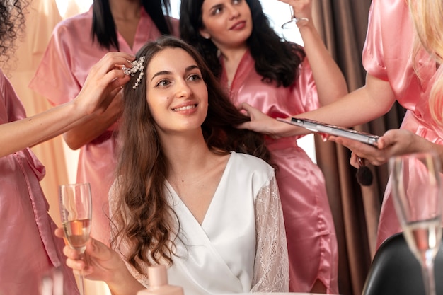 Teambraut feiert vor der Hochzeit