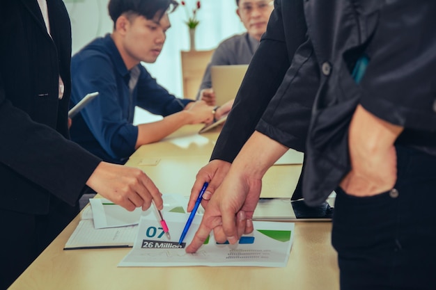 Teamwork-Geschäftstreffen-Geschäftsbericht im Büro