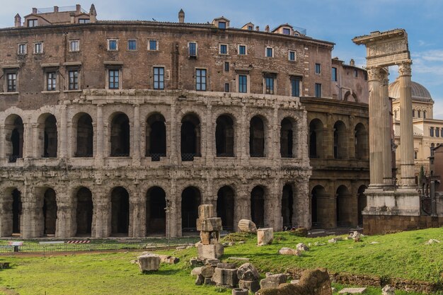 Foto teatro di marcello en roma, antiguo teatro romano