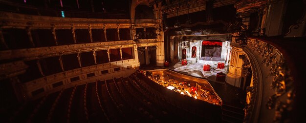 Foto teatro lá dentro.