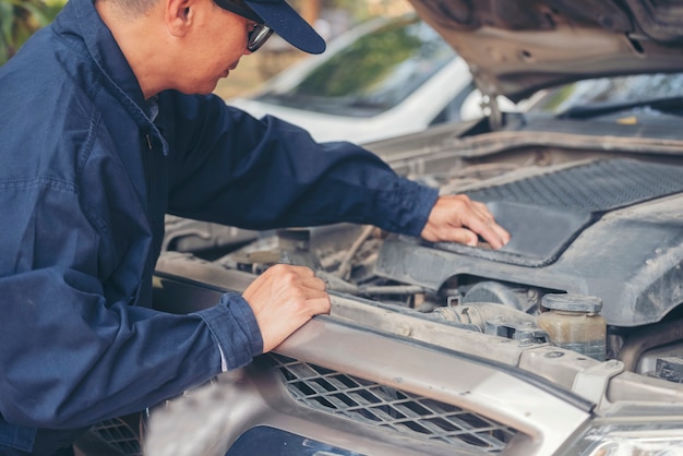 Techniker Werkstatt Reparatur Motor Kraftfahrzeuge Service Maschinenbaugeschäft