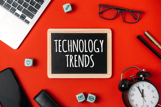 Technologietrends Tech-Trends Top neue Technologie-Worttrends mit verschiedenen Gadgets und Geräten