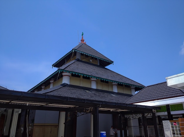 El techo y los minaretes de la Gran Mezquita de Demak