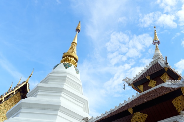 El techo del templo en Tailandia es único.