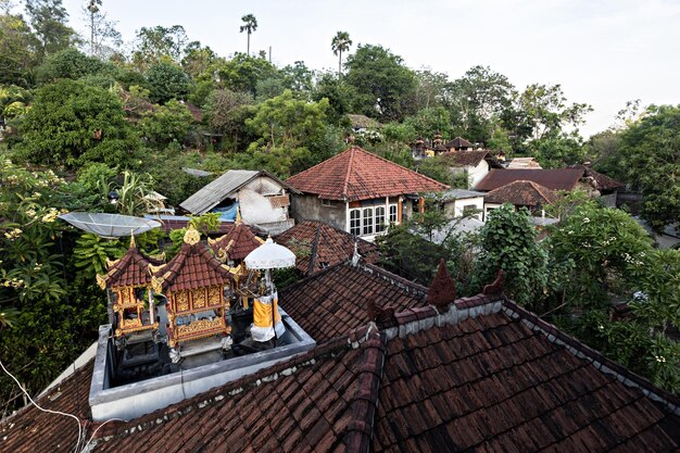 Techo tradicional del templo en Bali, Indonesia