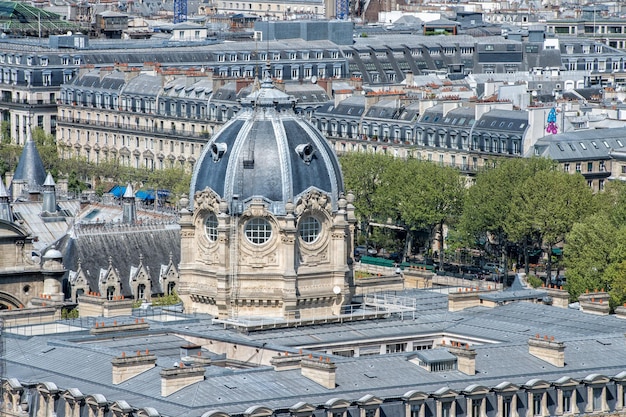 Techos de París y vista de la ciudad del edificio