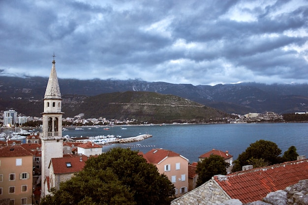 Techos rojos de budva en montenegro