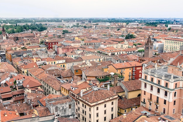 Foto techos de verona italia como parecen desde la altura de la torre lamberti torre dei lamberti