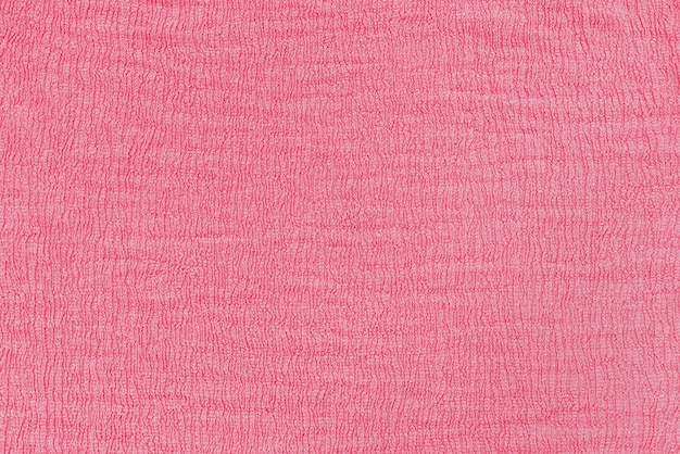 Tecido rosa de textura enrugada Fundo abstrato na cor da moda do ano