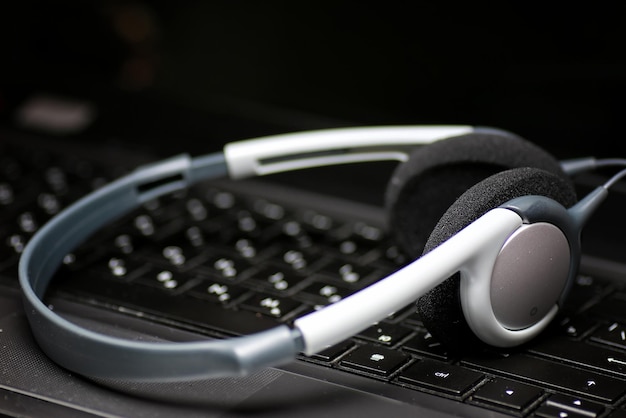 Teclado de auriculares negro