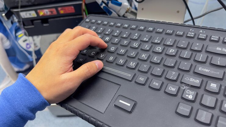 Foto teclado de computadora que simboliza conectividad productividad comunicación y la era digital
