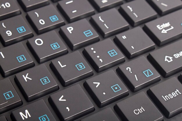 Foto teclado negro con fondo de primer plano botón negro con caracteres iluminados