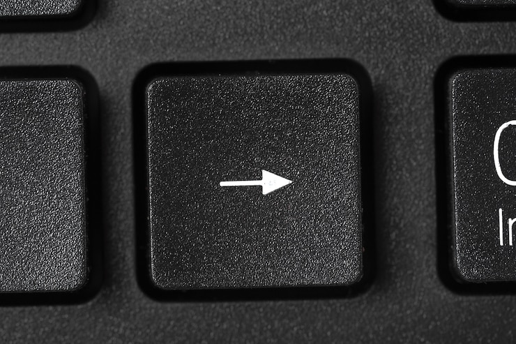 Foto teclado negro portátil de cerca