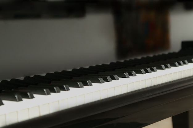 Teclado de piano de cola negro cerrar concepto de educación pianista cartel de lección de piano música Jazz inst