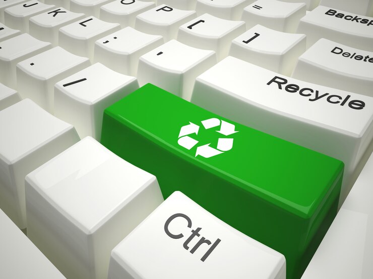 Foto teclado de reciclaje verde