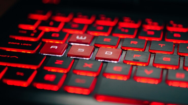 Foto teclado rojo de cerca
