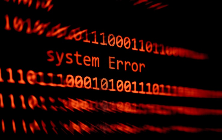 Foto tecnología código binario número alerta de datos mensaje de error del sistema en la pantalla de visualización