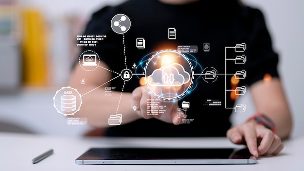 Tecnología informática en la nube y almacenamiento en línea para redes empresariales de computadoras conectadas a servicios de servidor de Internet para la transferencia en la nube mostrada en la futura Red de Datos