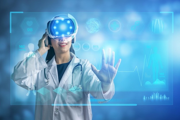 Tecnología de metaverso futurista y global de salud médica digital, médico que usa el mejor equipo de auriculares VR para verificar los órganos internos del paciente en la pantalla, concepto de innovación futura