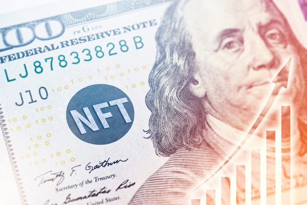 Tecnologia nft em notas de dólar americano com conceito financeiro de gráfico crescente