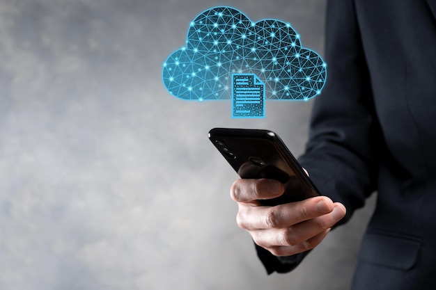 Tecnología en la nube. Signo de almacenamiento en la nube de estructura alámbrica poligonal con icono de documento en azul oscuro. Computación en la nube, gran centro de datos, infraestructura futura, concepto de IA digital. Símbolo de alojamiento virtual