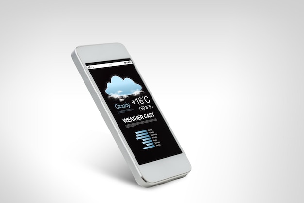 tecnologia, previsão do tempo, aplicativo e conceito eletrônico - smarthphone branco com meteo lançado na tela