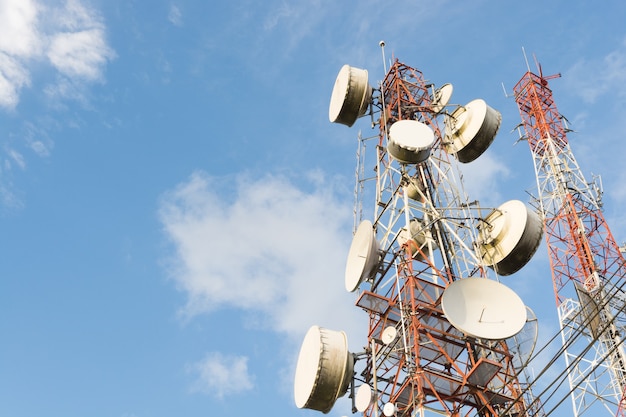 tecnologia sem fio de antenas de TV de mastro de telecomunicações